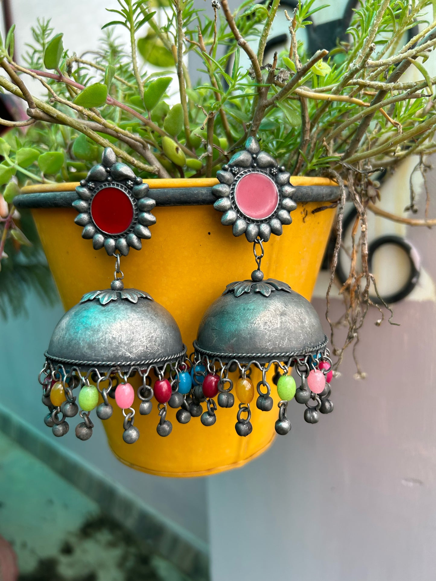 Laal jhumka