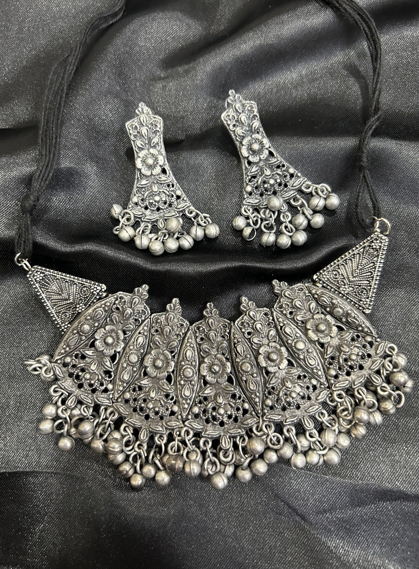 Shruti oxidised necklace set