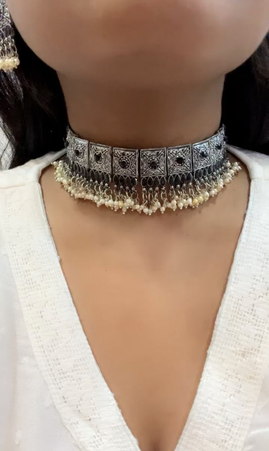 Rekha Moti Choker